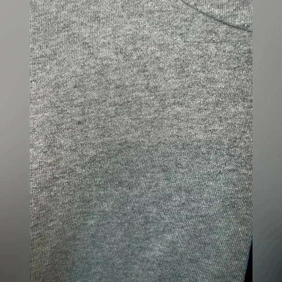 Forever 21 Slightly Cropped Hoodie. Size small - Picture 4 of 4